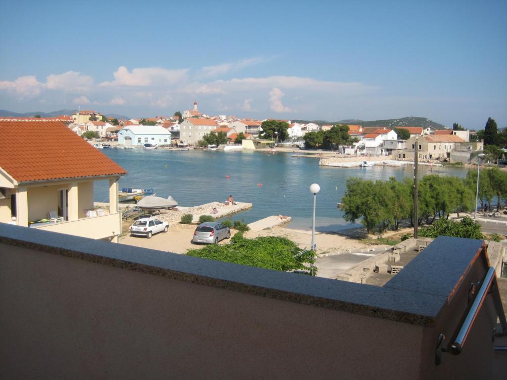 Apartments Jakovcev Бетина Екстер'єр фото