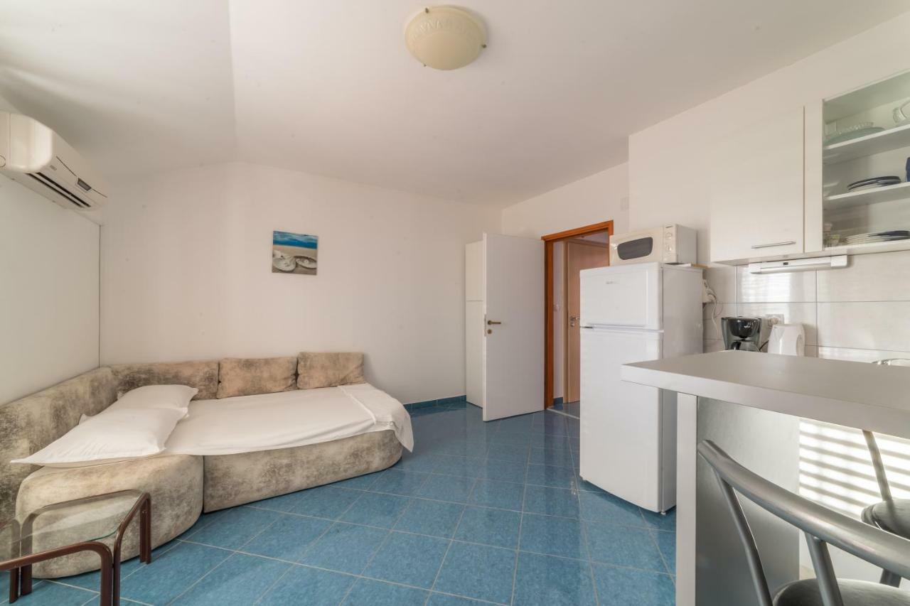 Apartments Jakovcev Бетина Екстер'єр фото