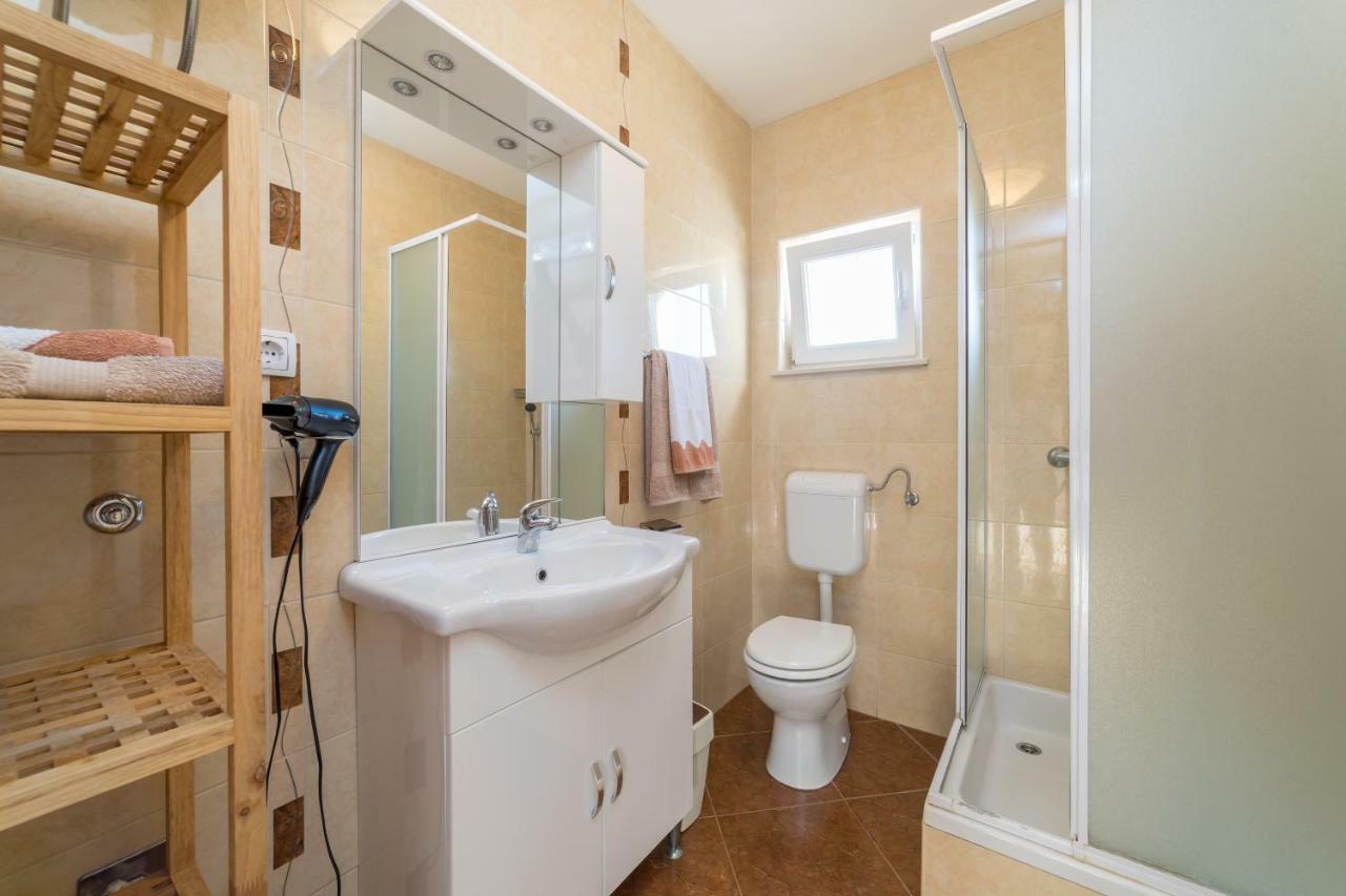 Apartments Jakovcev Бетина Екстер'єр фото