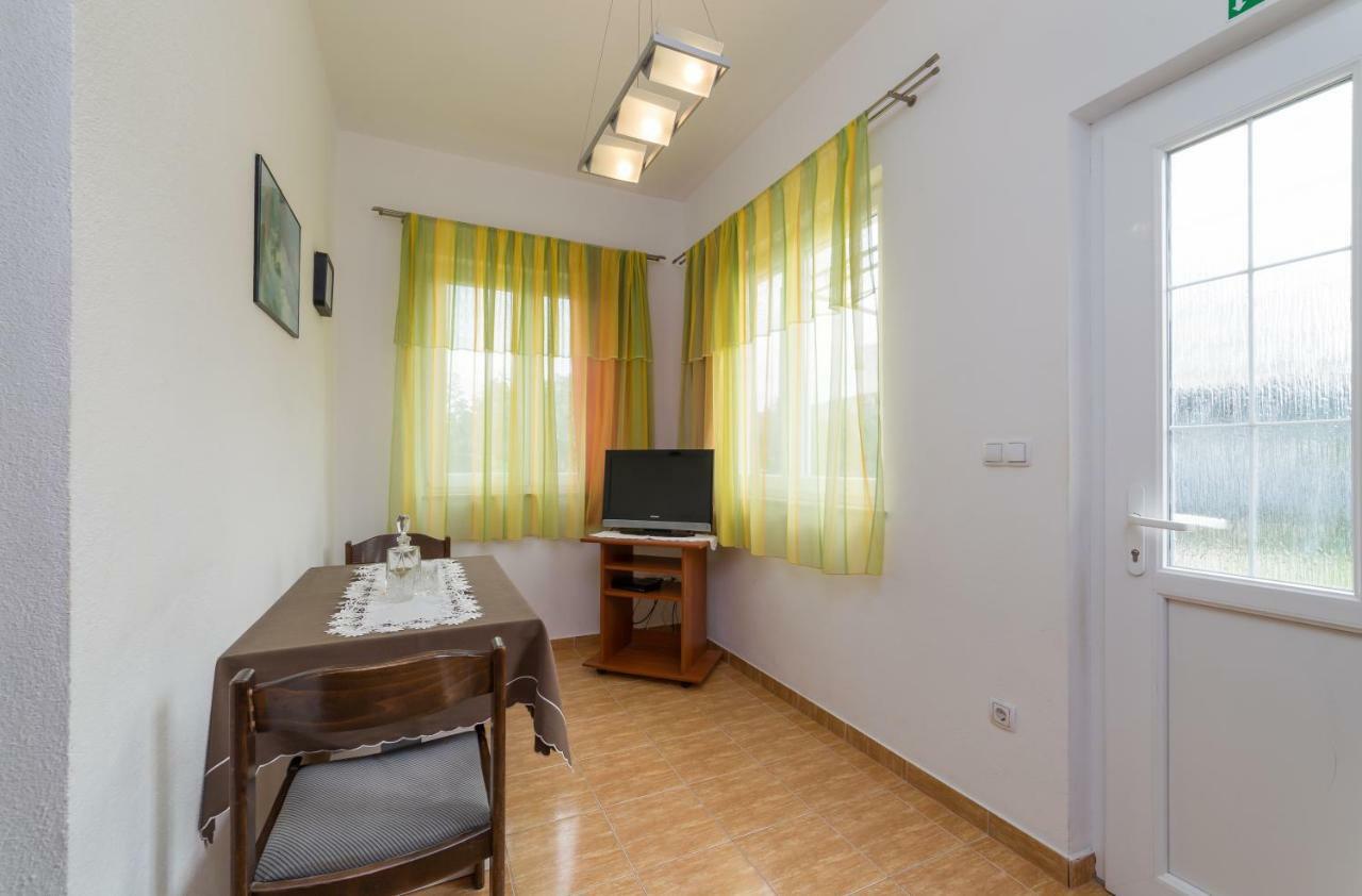 Apartments Jakovcev Бетина Екстер'єр фото