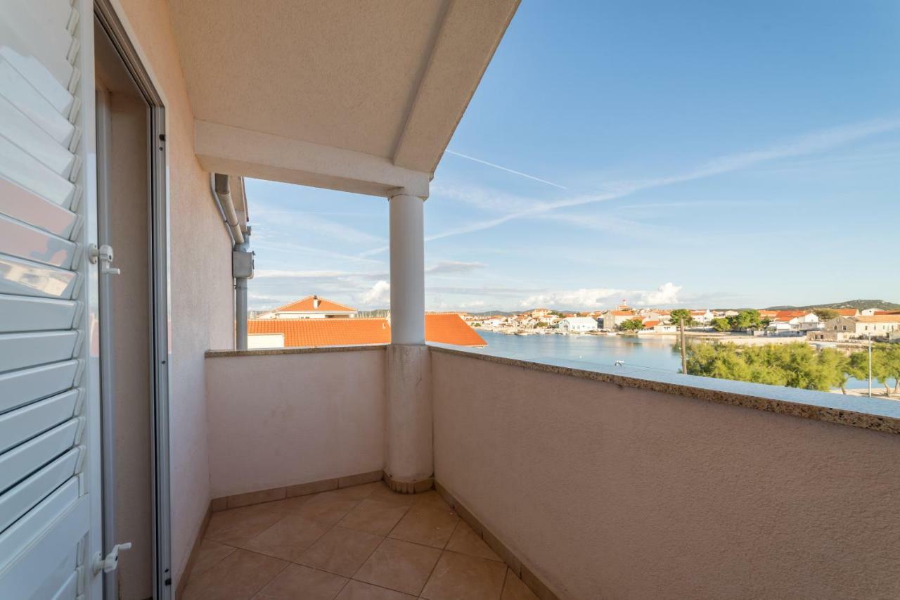 Apartments Jakovcev Бетина Екстер'єр фото