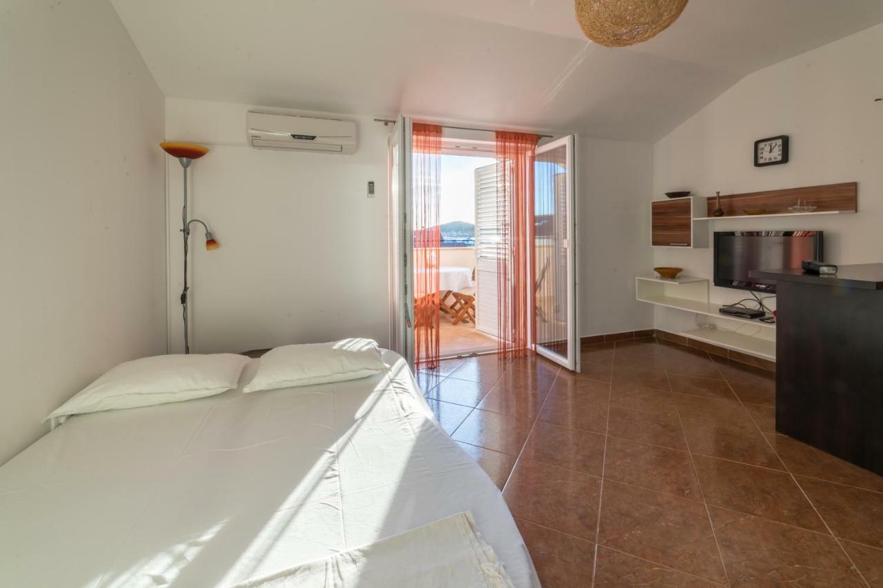 Apartments Jakovcev Бетина Екстер'єр фото