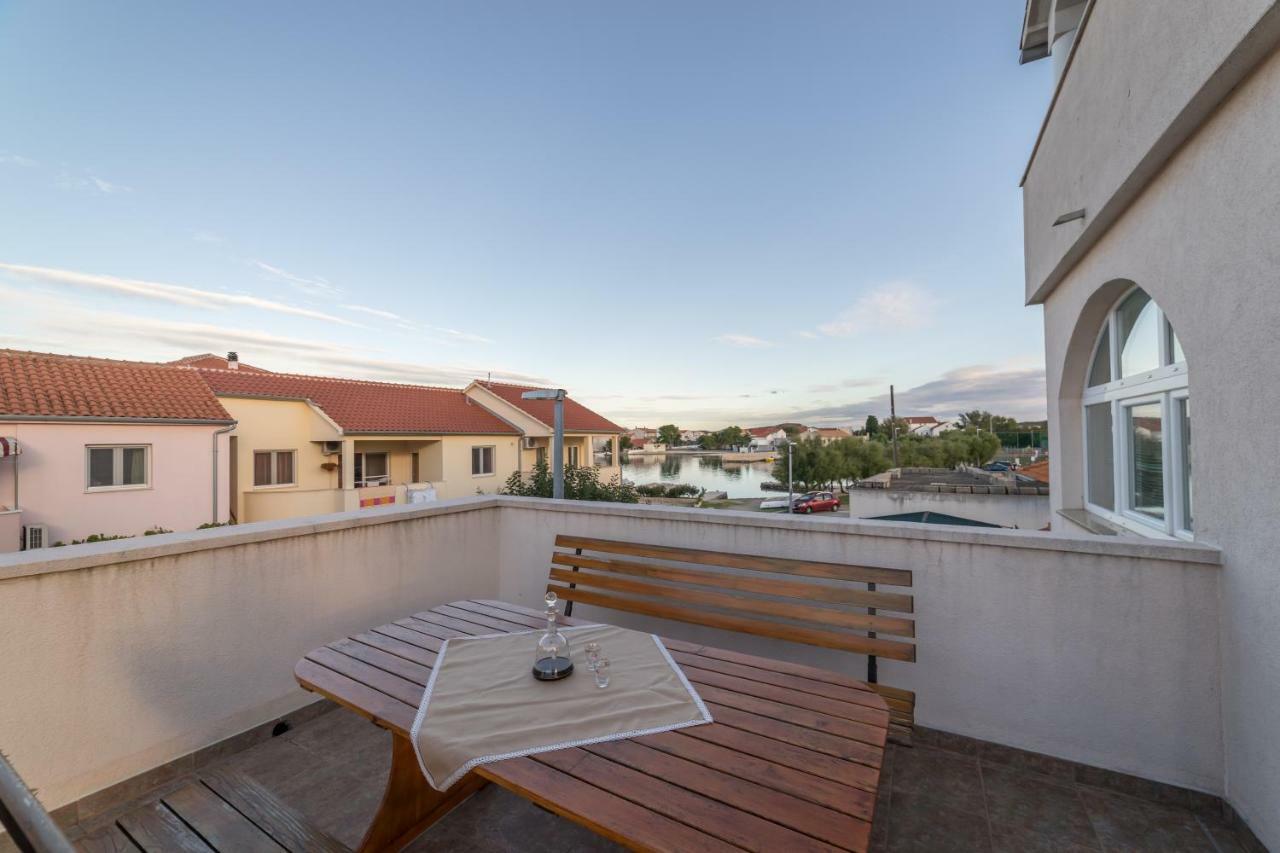 Apartments Jakovcev Бетина Екстер'єр фото