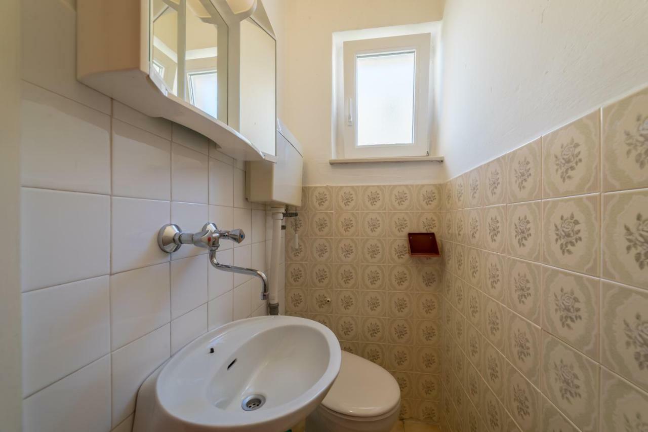 Apartments Jakovcev Бетина Екстер'єр фото